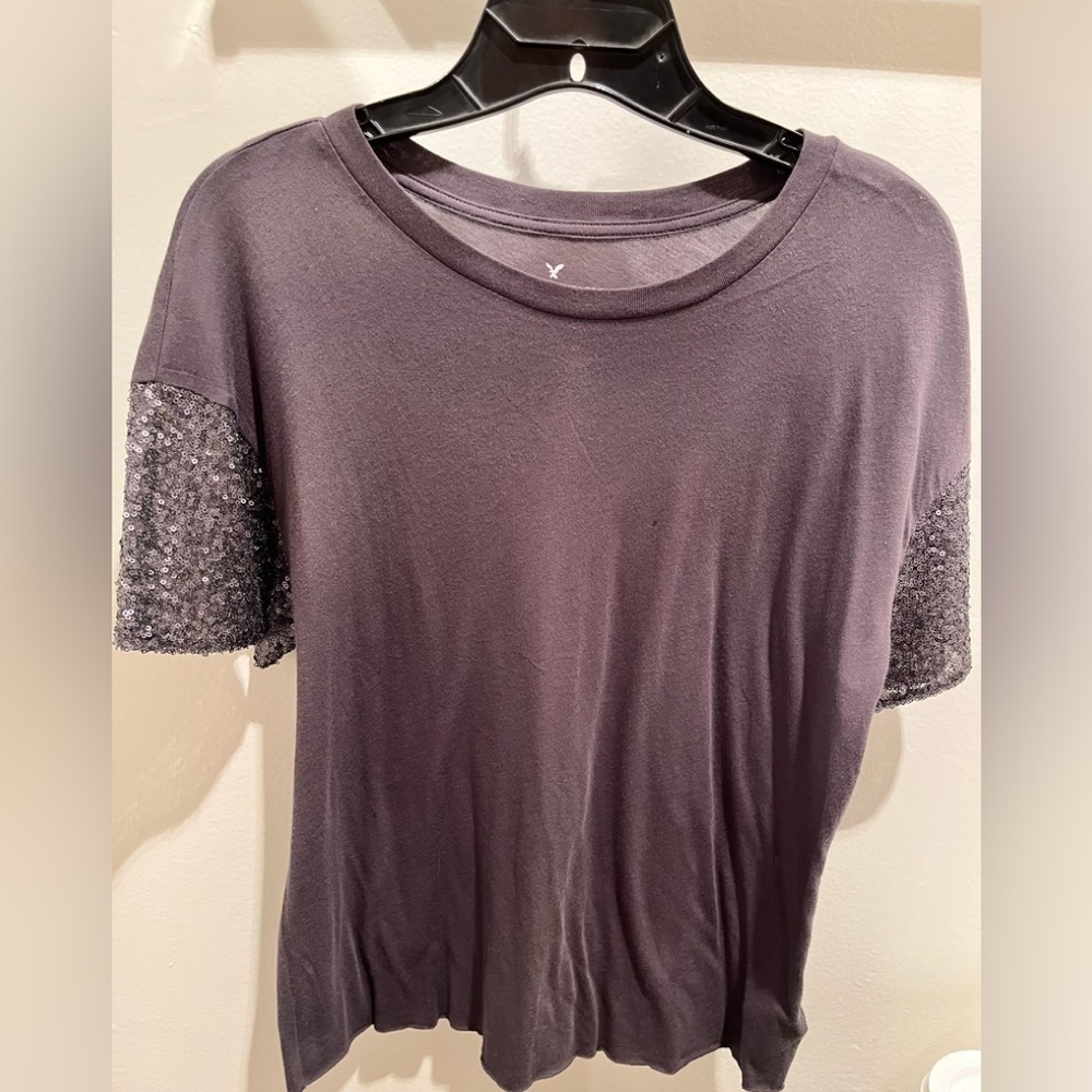 American Eagle tee w sequin sleeves